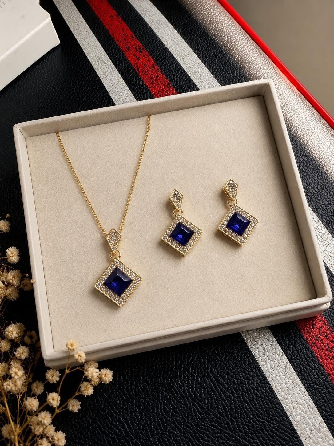 Set Kim Cương Sapphire Hoàng Gia - ảnh 2